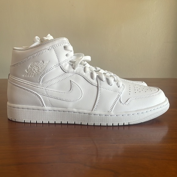 New Men’s Air Jordan 1 Mid White 554724-136 NWOB - Picture 2 of 4